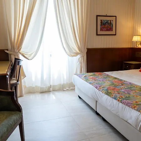 מלון Grand Bastiani 4*